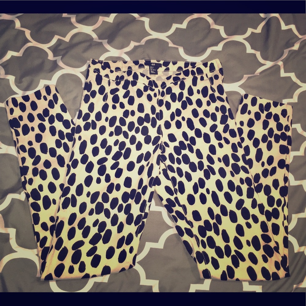 CLOSET CLOSING! H&M skinny leg pants, sz 6 crm/blk